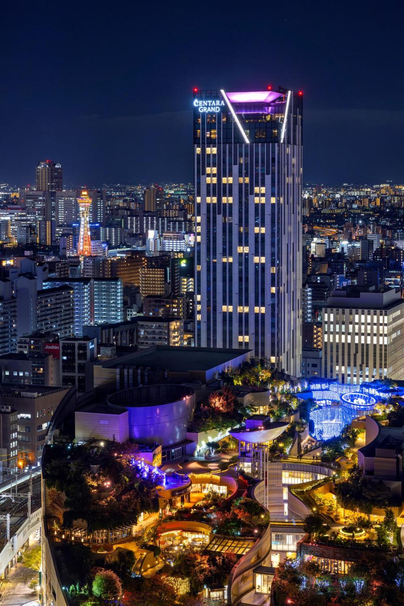Centara Grand Hotel Osaka Esterno foto The hotel at night